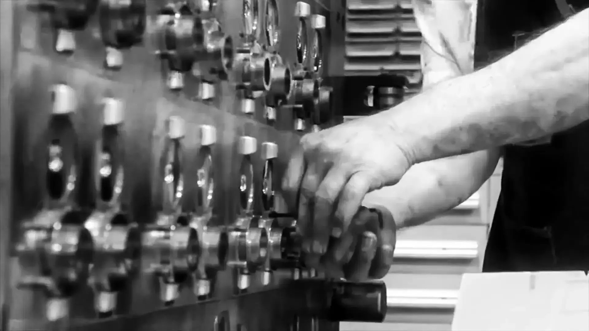 img-1920x1080_MoldsRepair07